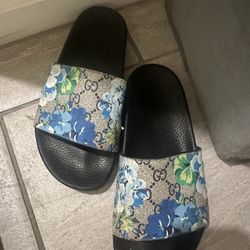 Woman’s Slides 
