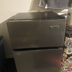 mini fridge with freezer 