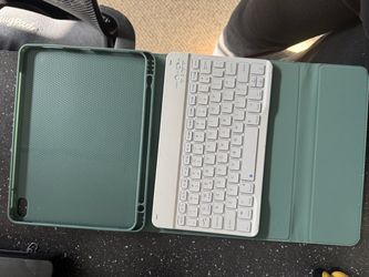 Apple iPad Air 13 keyboard case