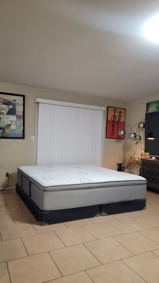 VERY NICE LIKE NEW KING SIZE MATTRESS AND BOXSPRINGS FOR SALE! IN GREAT CONDITION, FREE DELIVERY