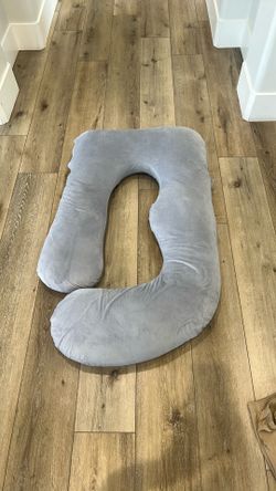 Momcozy pregnancy pillow