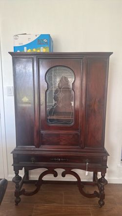 Cabinet hutch