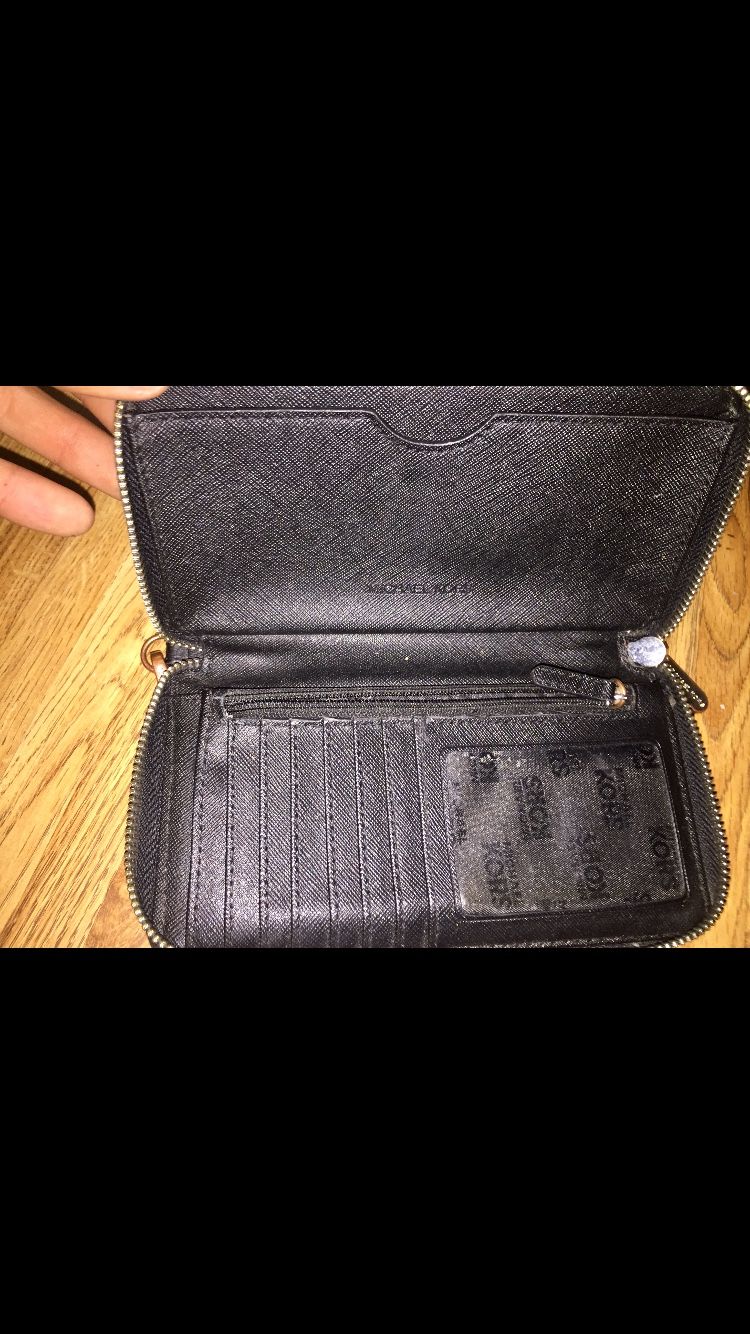 Michael Kors clutch wallet zip black