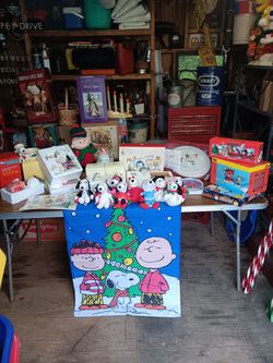 Huge Peanuts Snoopy Christmas Lot