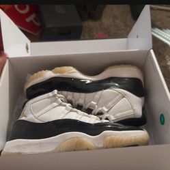 Jordan 11 retro white metallic gold black