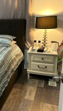 Dresser set