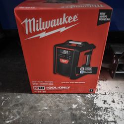 Milwaukee M18 Jobsite Radio/Charger 
