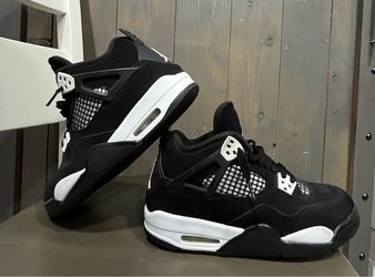 Retro white thunders