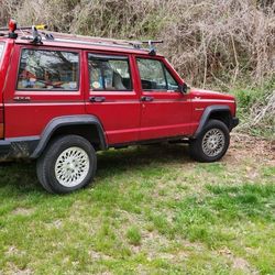 92 Jeep Cherokee 4×4 Sport 5 speed 