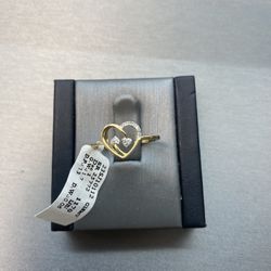 18kt Gold & Diamond Ladies Ring Available On Special Sale 