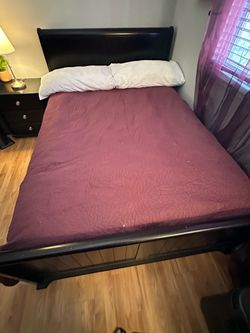 🖤 Black Wood Sleigh Bedroom Set – Full Size – $250 OBO 🖤