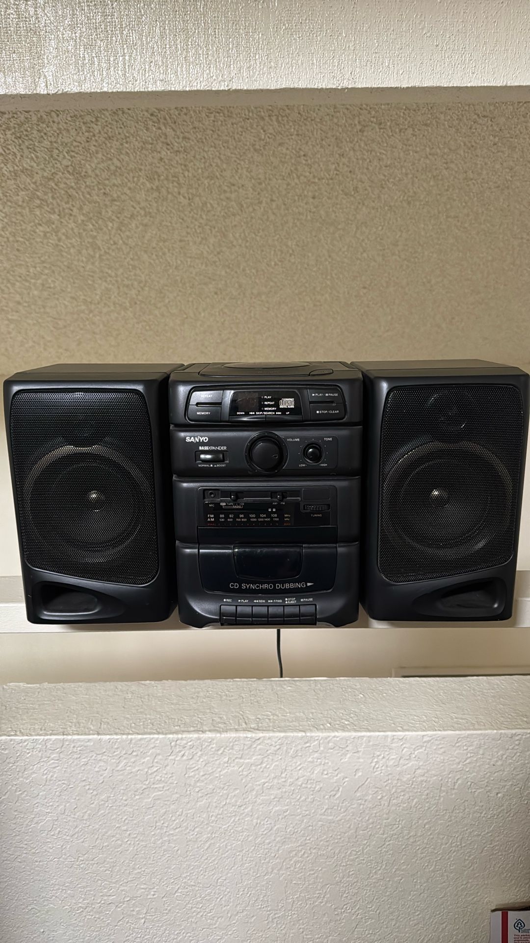 Sanyo CD/Cassette/FM And AM Radio