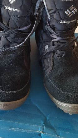 WOMEN'S SNOW BOOTS SIZE 8 FITS 7