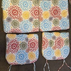 Set of 4 Outdoor Patio Seat Cushions – Floral Pattern with Ties