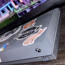 Xbox One X 1TB Bundle w/ 6 Games – Works Great