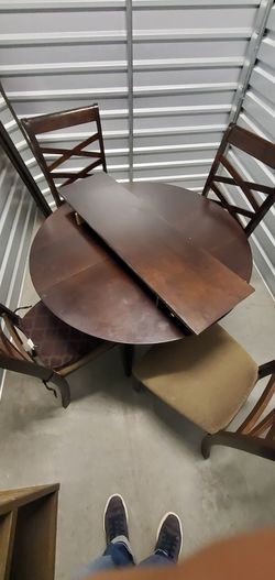 Brown Wood Dining Room Set with leaf