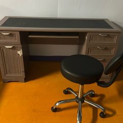Christmas Sale Must Go $33.33 Chair And Desk 