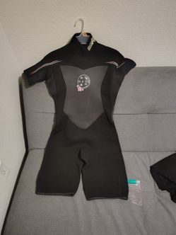 Maui And Sons Swim | Black Maui Surf Wetsuit With Pink Floral Design