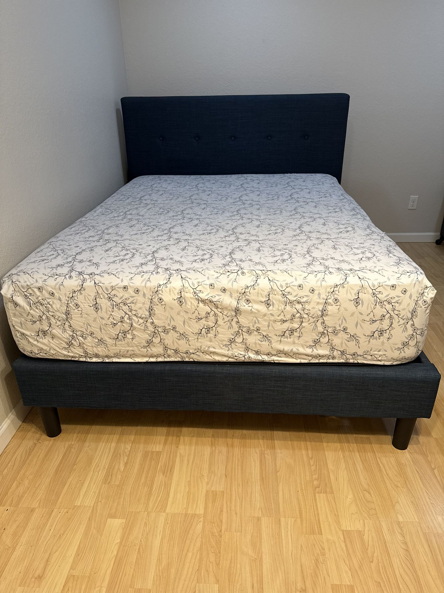 Zinus Omkaram Queen Size Bed Frame