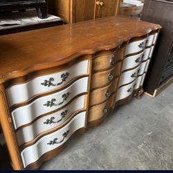 🎁BEAUTIFUL VINTAGE 12 DRAWER DRESSER- FRENCH PROVINCIAL-SOLID WOOD🎁