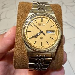 Vintage Seiko 7123-8439 Gold Luminous Dial Quartz Watch