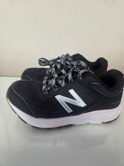 Toddler New Balance sneakers, size 10.5, like new/Zapatillas New Balance para niño pequeño (toddler), talla 10.5, como nuevas