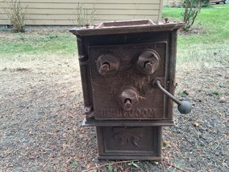 Vintage Atlanta Stove Works "Woodsman" Heavy Cast Iron Wood Stove