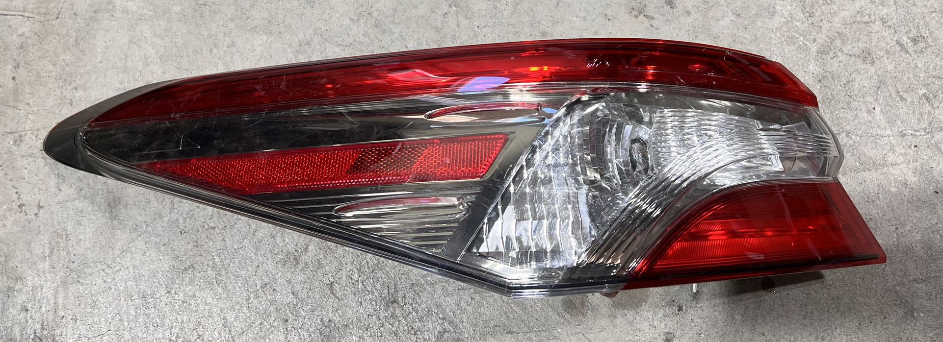 2018 2019 2020 2021 Toyota Camry Driver Left LH Side Tail Light Lamp Halogen w/ LED OEM