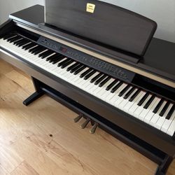 Yamaha Clavinova CLP-130 Digital Piano – $250 (Norfolk)