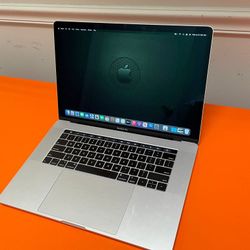 Apple MacBook Pro 15” 2019 6CORE i7 32GB RAM 1TB SSD Radeon PRO 555X 4GB Graphics!!!