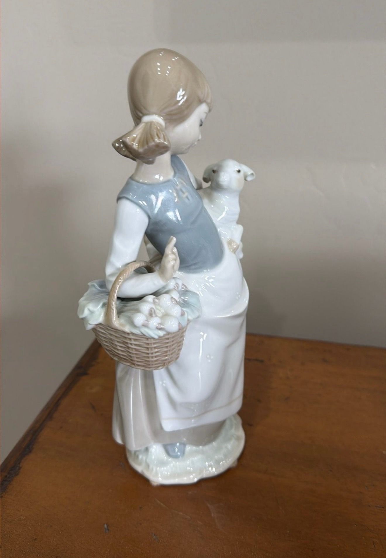 Lladro Figurine 4835 Girl with Lamb