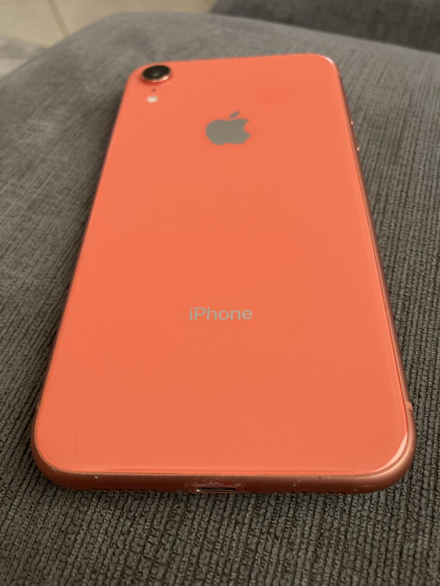 Apple iPhone XR 64gb AT&T And cricket