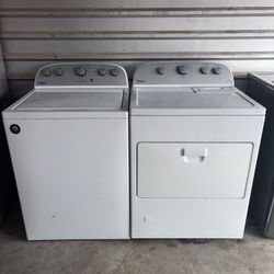 White Whirlpool Washer And Gas Dryer Matching Set