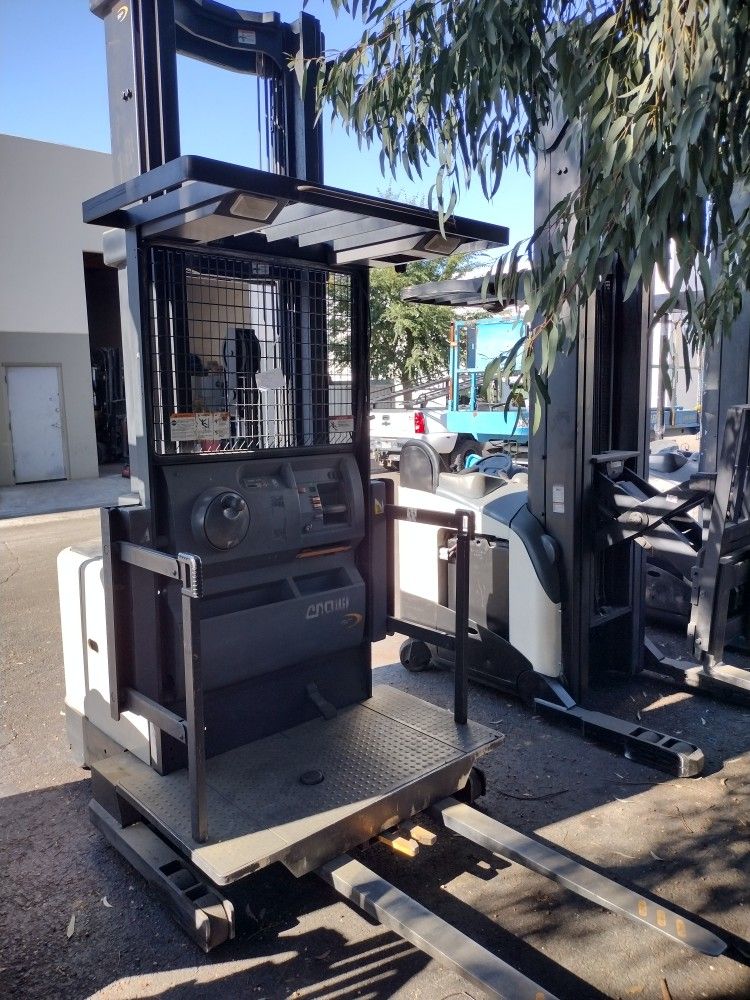 Crown Order Picker Forklift