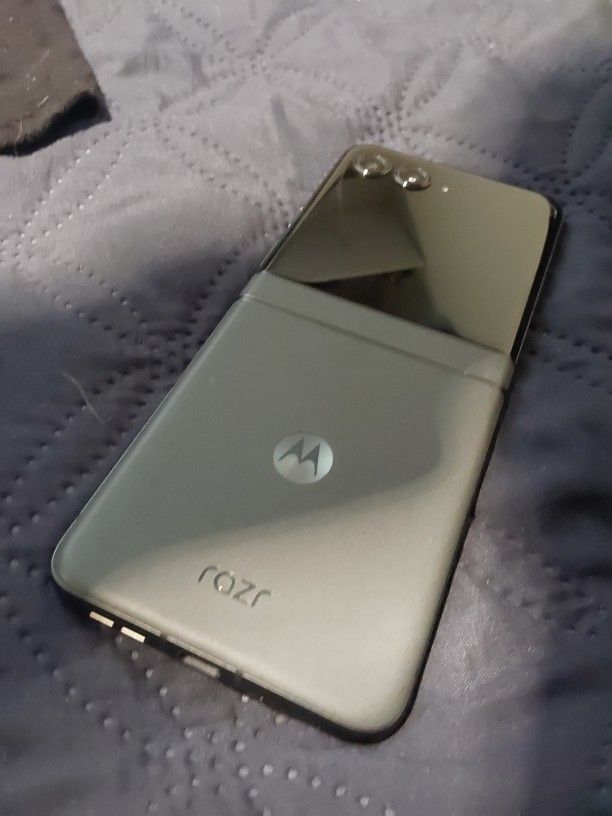Motorola Razr 2024