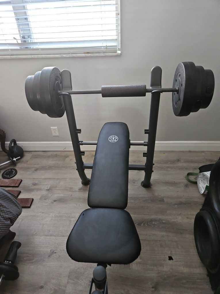 Gold's gym weight bench with weights
