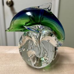 Dynasty Gallery Heirloom Collectables Blue Green Glass Crystal Dolphin Glass Ball Paperweight
