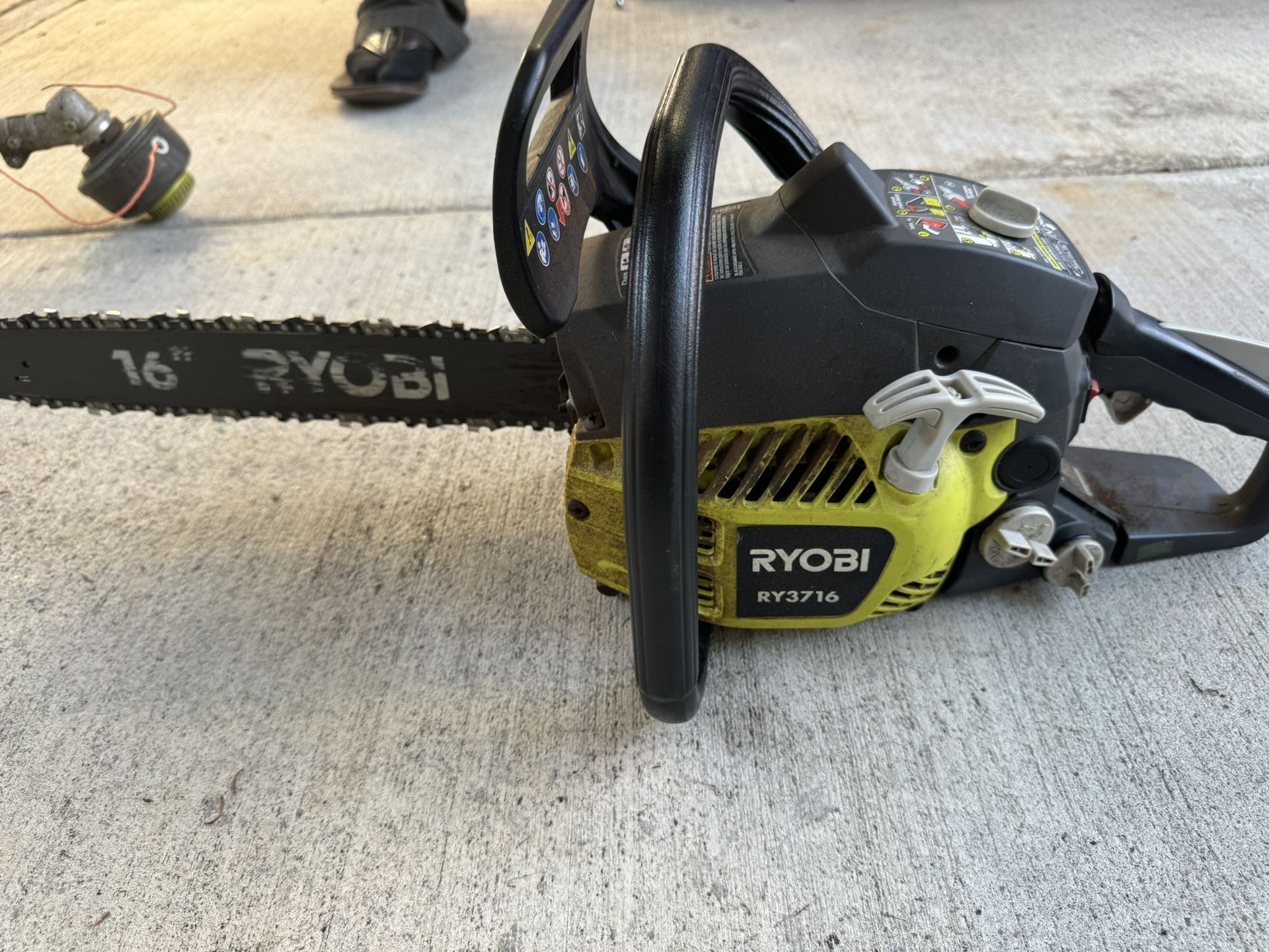 chainsaw Ryobi 16