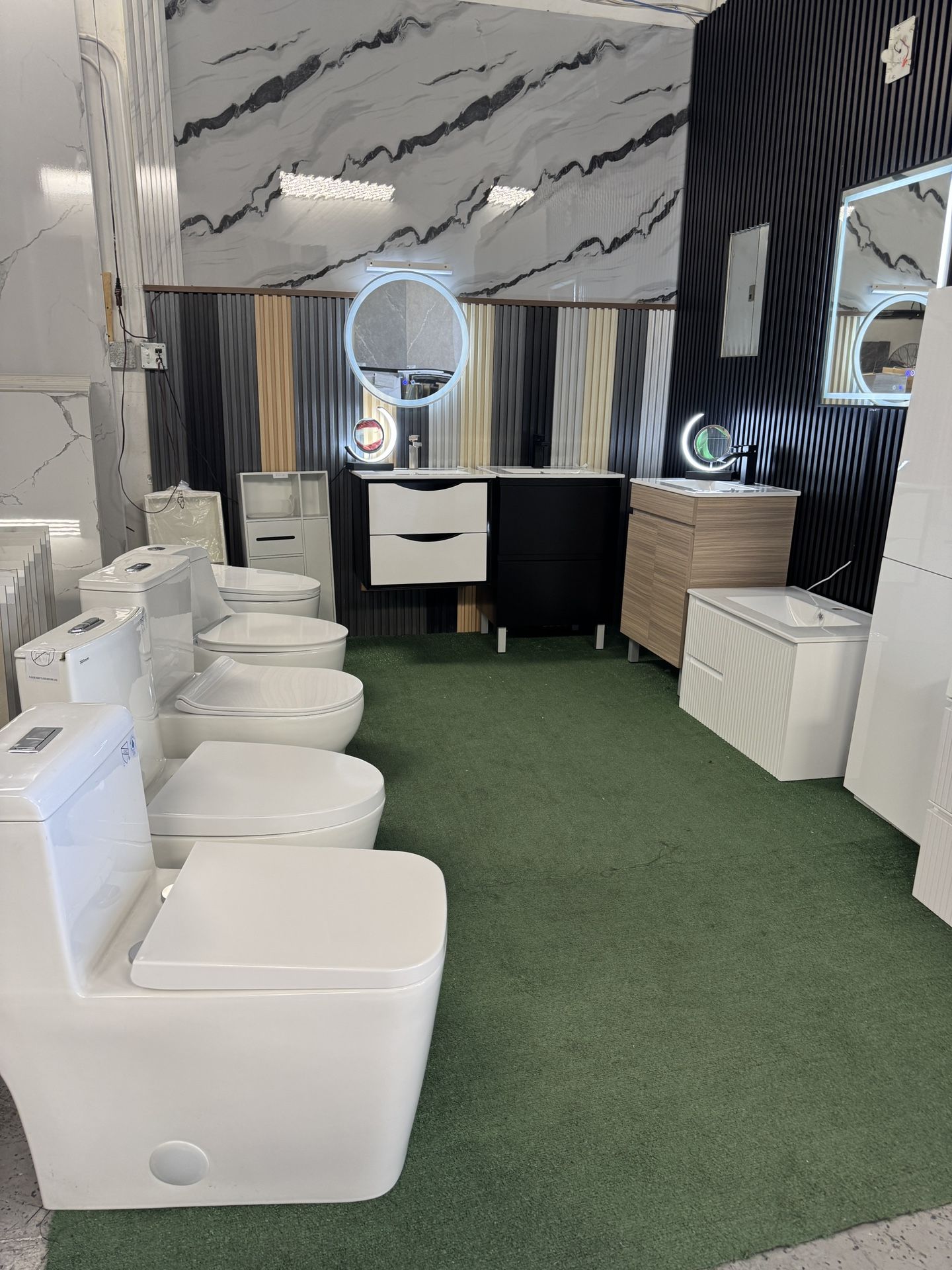 Vanity - Toilet - Mirror