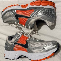 80$ 0B0 BRAND NEW! 10.5 NIKE VOMERO 5