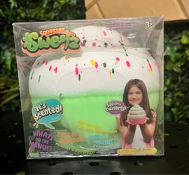 Jumbo Squeezee Sweetz Cupcake