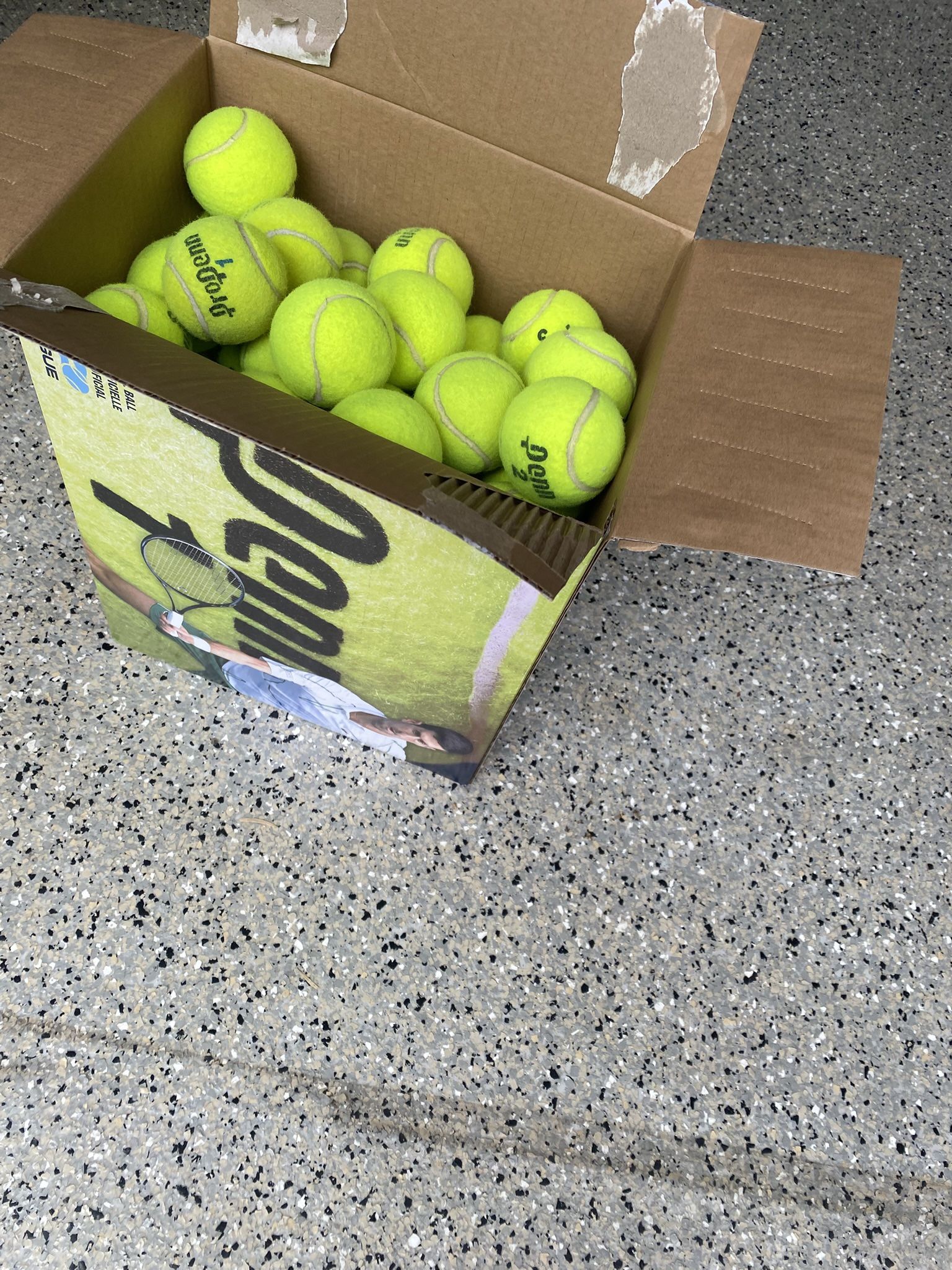 Tennis balls