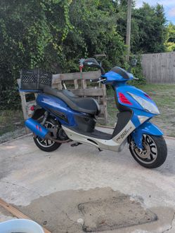 Peace Sports 150 Moped Scooter