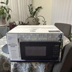 Mainstays 0.7 Cu ft Countertop Microwave Oven, 700 Watts, Black