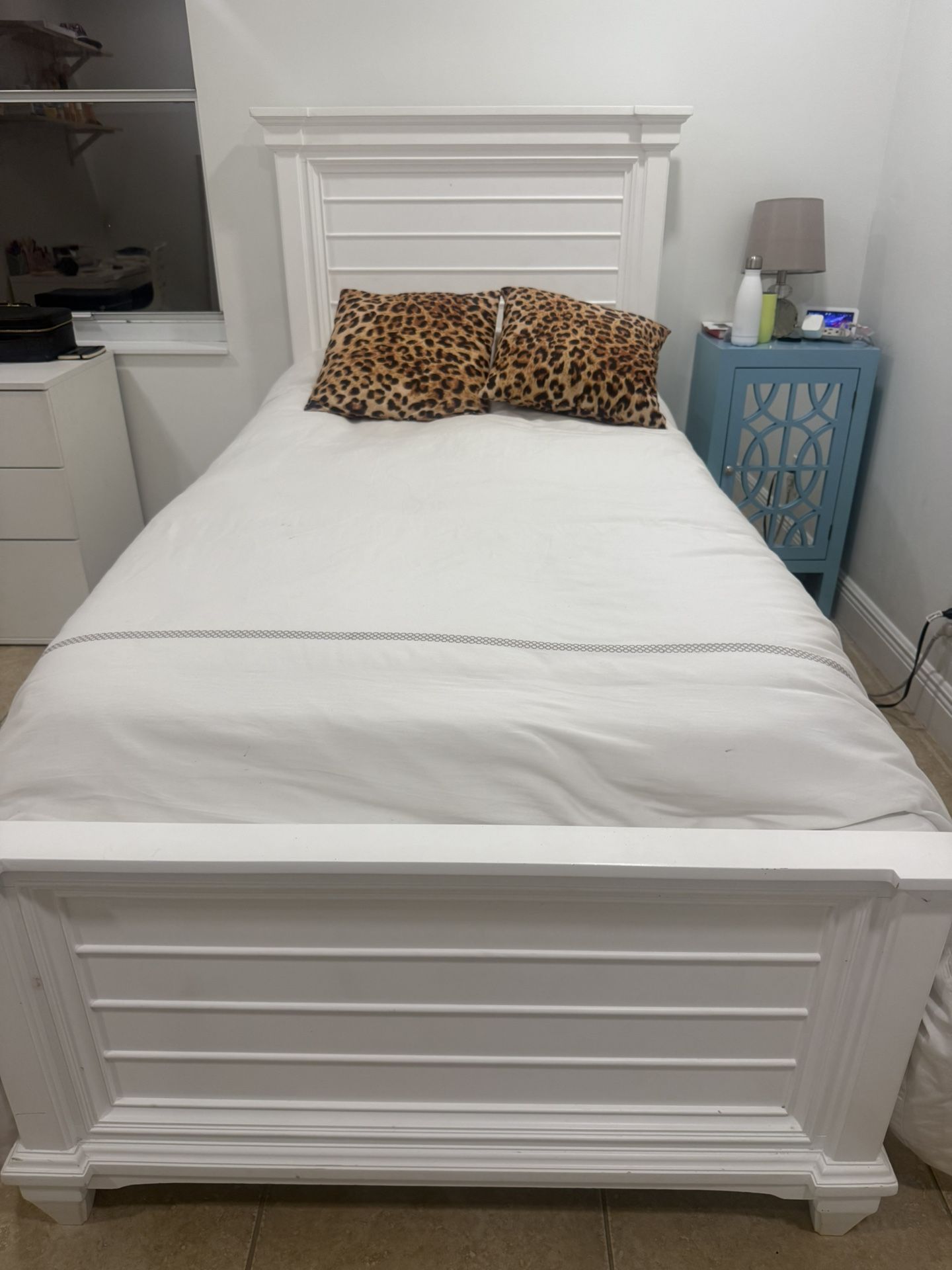 Twin Bed Perfect Condition !!!With Matress And Night Stand !!!