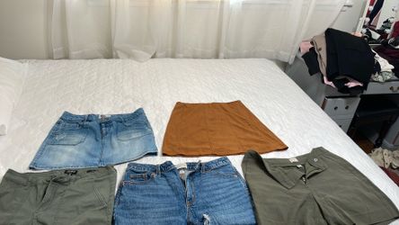 Bundle of 2 skirts and 3 women’s shorts at an affordable price!
