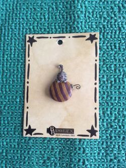 Tabby cat atop Xmas ornament pin
