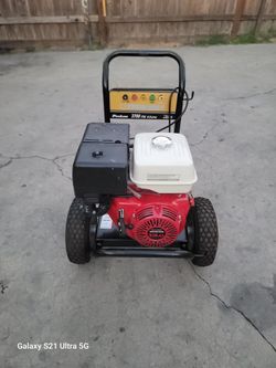 Troy bilt pressure washer 3700 Psi 4 gpm powered by honda 13 hp comes with hose and gun used great condition