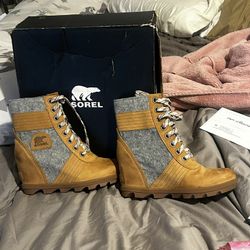 Sorel Hiking Boots LIKE NEW! $60