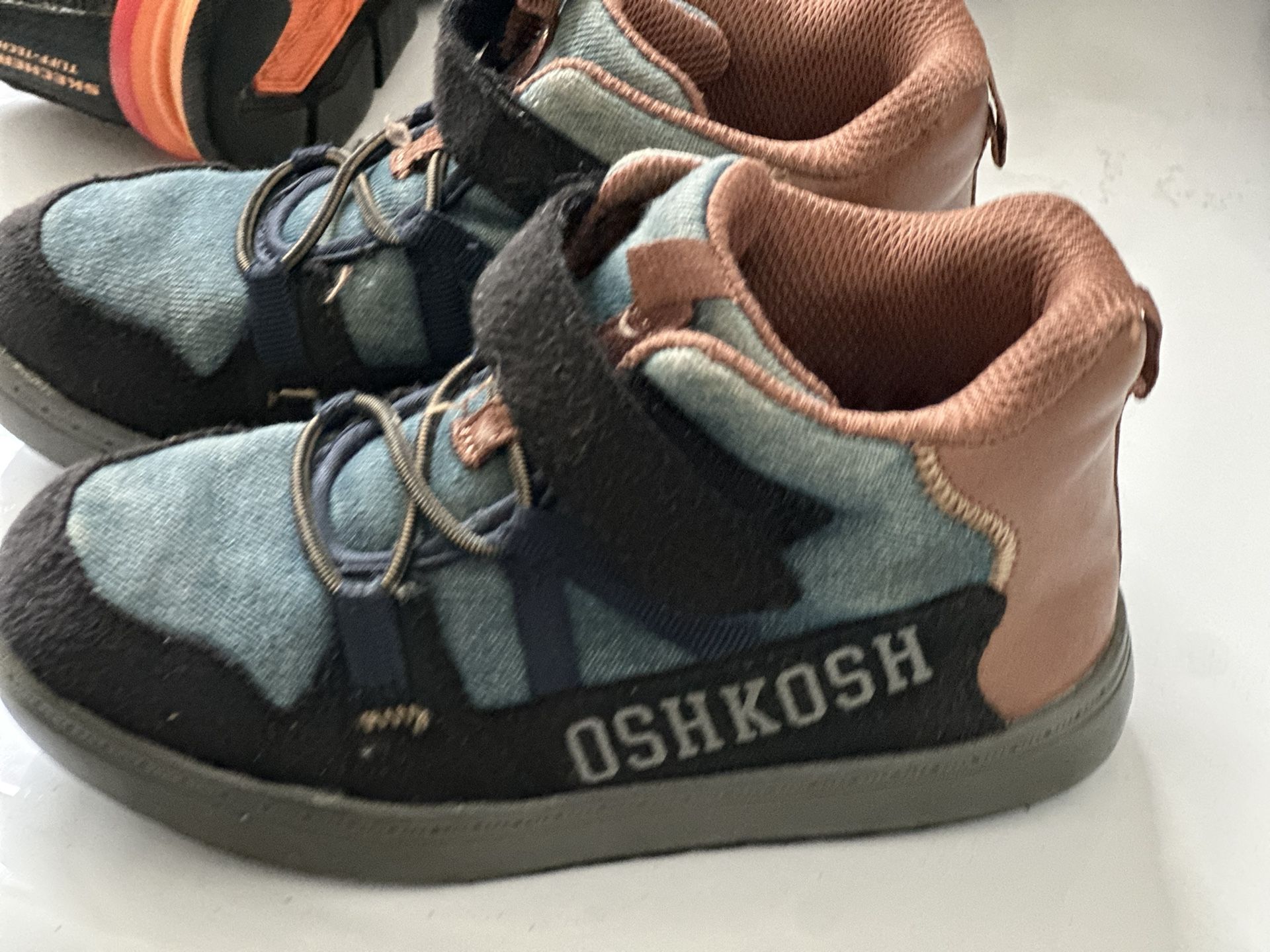 Oshkosh Easy on Boots size 11c
